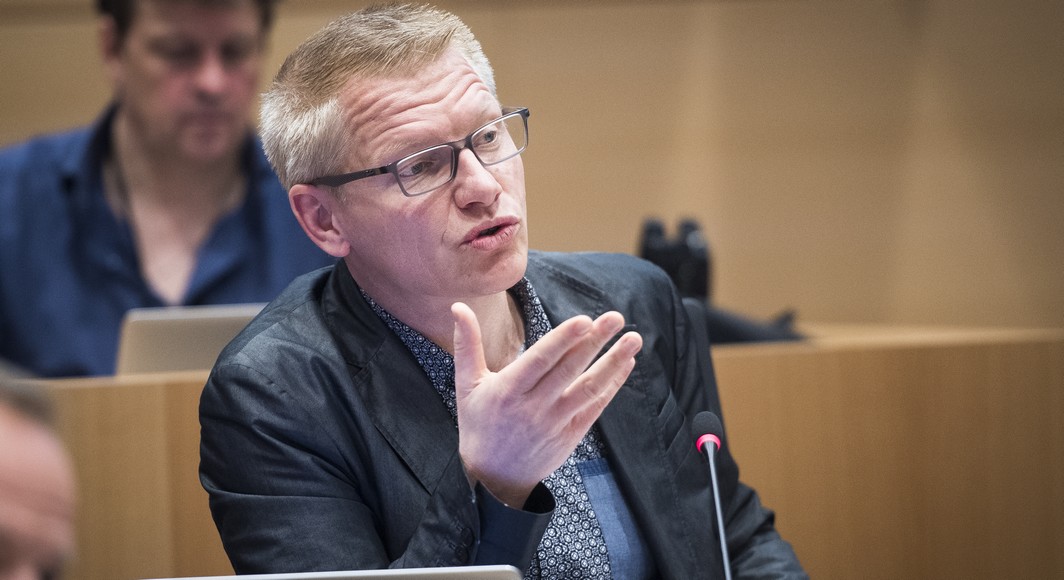 Ecolo-Groen's Georges Gilkinet pictured during a session of the parliamentary inquiry commission on the plea agreement, at the federal parliament, in Brussels, Wednesday 24 May 2017. This commission inquires the circumstances which led to the approbation and the application of the law of 14 April 2011 on the plea agreement. BELGA PHOTO LAURIE DIEFFEMBACQ