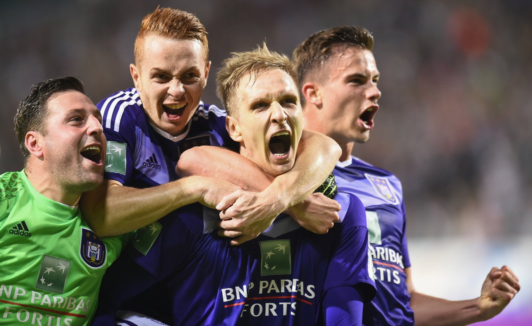 Anderlecht's Lukasz Teodorczyk celebrates after scoring the 1-2 goal with Anderlecht's goalkeeper Frank Boeckx and Anderlecht's Adrien Trebel at the Jupiler Pro League match between Sporting Charleroi and RSC Anderlecht, in Charleroi, Thursday 18 May 2017, on day 9 (out of 10) of the Play-off 1 of the Belgian soccer championship. BELGA PHOTO JOHN THYS