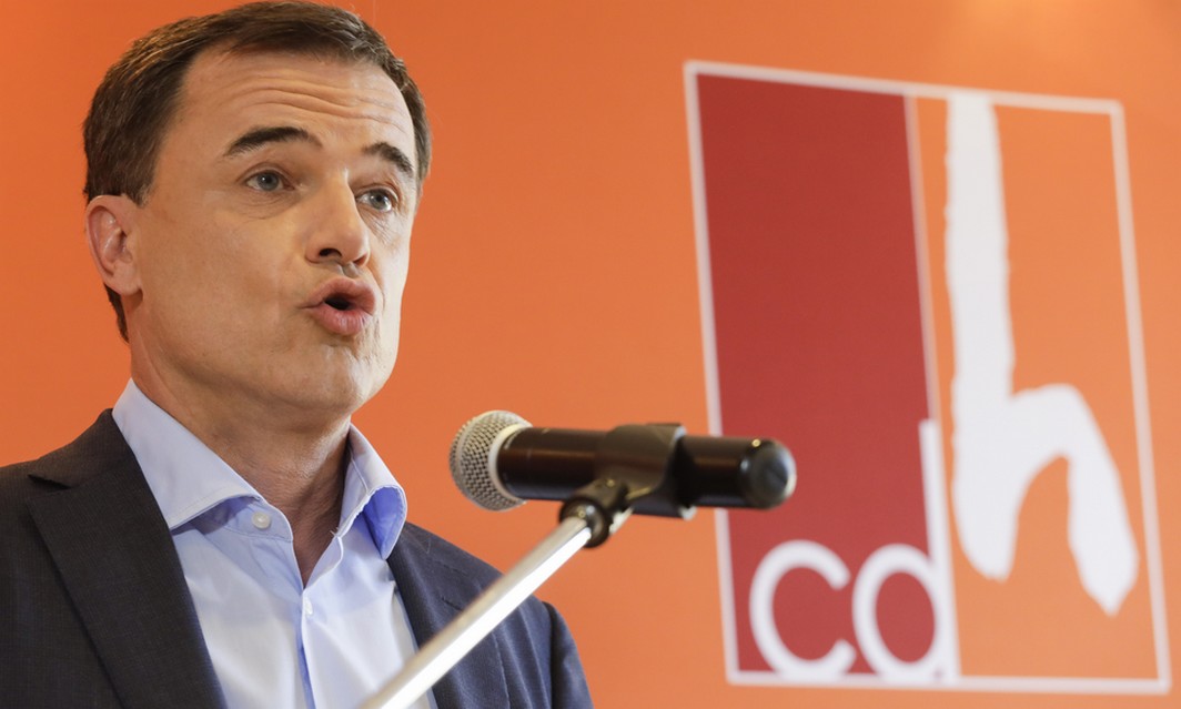 cdH chairman Benoit Lutgen holds a press conference of french-speaking christian democrats cdH, in Brussels. Monday 19 June 2017. CdH wants to form new regional governments without the socialist party PS, after several scandals concerning PS-politicians. BELGA PHOTO THIERRY ROGE