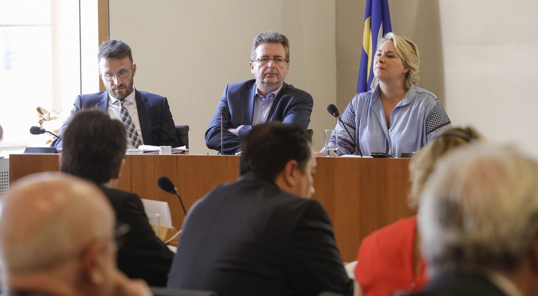 Brussels region Minister of Transport, Public works and taxi policy Pascal Smet, Brussels region Minister-President Rudi Vervoort and Brussels region Minister of Housing, Quality of life, Environmental Maintenance, Energy, Water Policy and Agriculture Celine Fremault pictured during a session of the social affairs commission of the parliament of Brussels Region in Brussels, Wednesday 14 June 2017. Today the commission will discuss the Samusocial scandal. BELGA PHOTO THIERRY ROGE