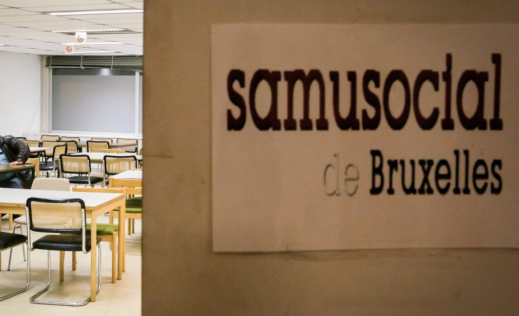 20131121 - BRUSSELS, BELGIUM: Illustration shows homeless in a Samusocial building in the 139-141 Rue Royale - Koningsstraat in Brussels, which welcomes homeless in winter, after the signing of the new convention between communautary commission (Commission Communautaire Commune - Gemeenschappelijke Gemeenschapscommissie), Brussels public center for social aid (CPAS - OCMW) and SamuSocial, for the upcoming winter plan in the Brussels region, Thursday 21 November 2013. BELGA PHOTO BRUNO FAHY
