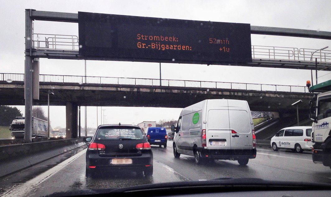 SMARTPHONE PICTURE - BEST QUALITY AVAILABLE 20150225 - BRUSSELS, BELGIUM : Illustration picture shows a traffic jam on the R0 ring highway around Brussels , Wednesday 25 February 2015, in Brussels. BELGA PHOTO LAURIE DIEFFEMBACQ