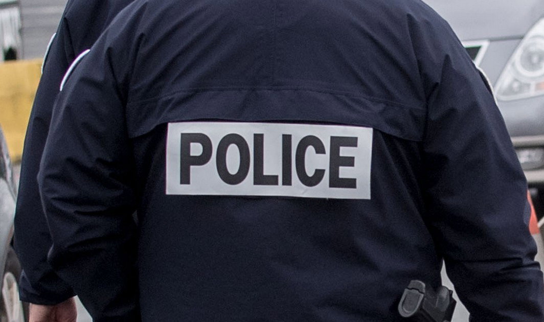 Illustration picture shows police controlling cars at the French - Belgian border, of fans on their way to Lille for a soccer game between Belgian national soccer team Red Devils and Wales, in the quarter-finals of the UEFA Euro 2016 European Championships, on Friday 01 July 2016, in Lille, France. The Euro2016 tournament is taking place from 10 June to 10 July. BELGA PHOTO LUC CLAESSEN