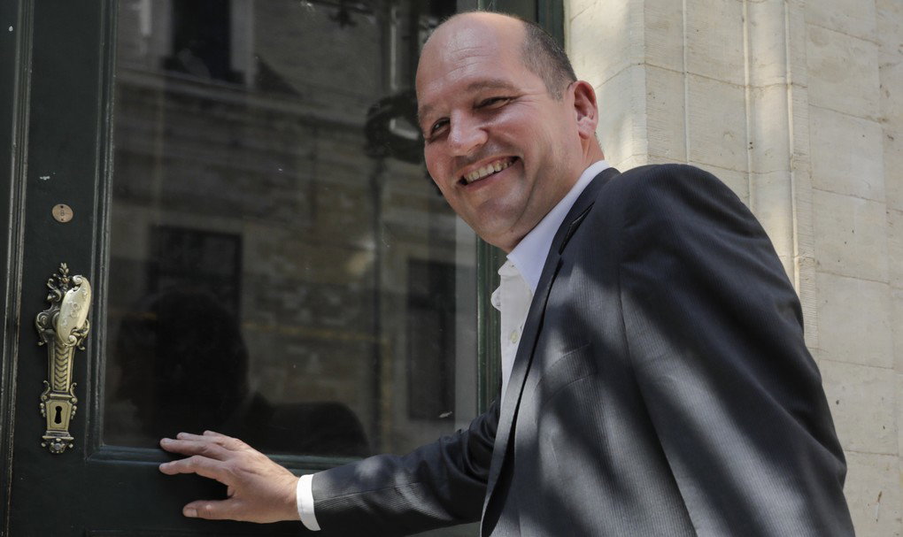 Brussels City mayor Philippe Close arrives for a meeting of the city council of Brussels, in Brussels city hall, Monday 26 June 2017. The first point on the council agenda is the officiating of the dismissal of Mayeur as Brussels city mayor. BELGA PHOTO THIERRY ROGE