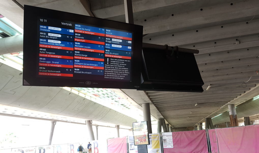ATTENTION EDITORS - SMARTPHONE PICTURE - BEST QUALITY AVAILABLE  Illustration picture shows information screens on the platforms at the Ghent Sint-Pieter train station, announcing several delayed trains, Friday 07 July 2017. Due to two seperate technical incidents with trains on the lines between Ghent-Sint-Pieters and Brussels, and between Ghent-Sint-Pieters and Denderleeuw, Dendermonde and Geraardsbergen, several trains with hundreds of travellers are blocked.  BELGA PHOTO HENDRIK DEVRIENDT
