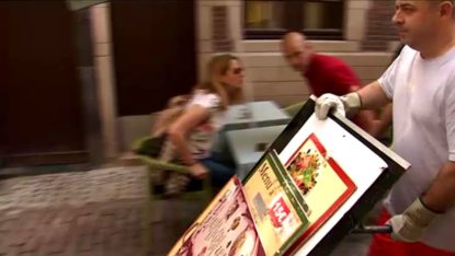 Bruxelles-ville : contre la racolage, les autorités font enlever les porte-menus illégaux de l'Îlot Sacré - BX1