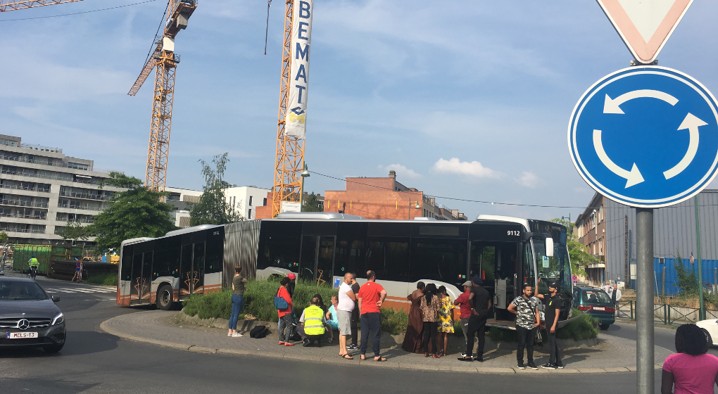 Molenbeek: images impressionnantes après un accident de bus dont les freins ont lâché