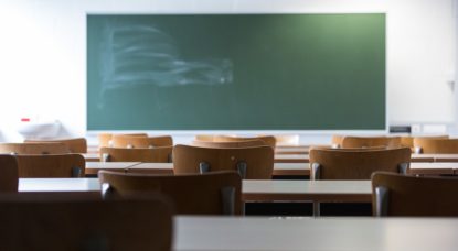 Le désespoir des familles face au poids de l'exclusion scolaire : une association tente de les épauler