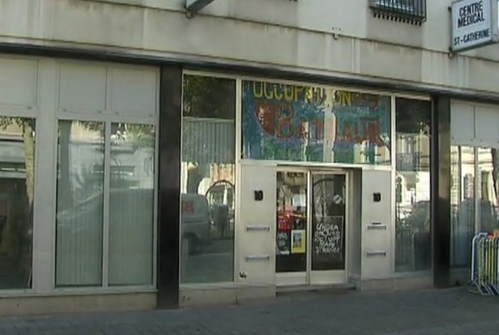L'occupation d'un bâtiment par 80 sans-abris à Bruxelles menacée faute de moyens - BX1