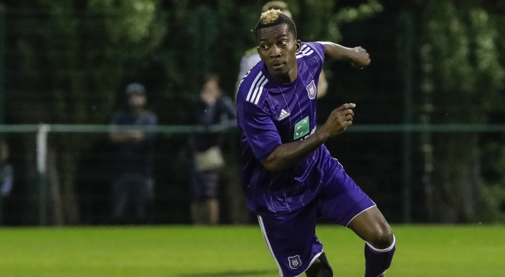 Henry Onyekuru durant le match des teams B du RSC Anderlecht et du Sporting de Lokeren