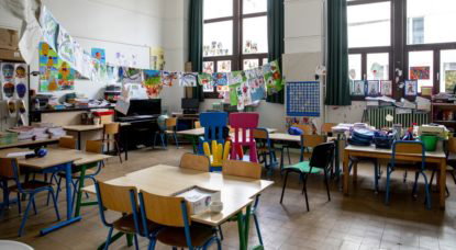 Classe primaire vide - Ecole - Illustration Belga Eric Lalmand