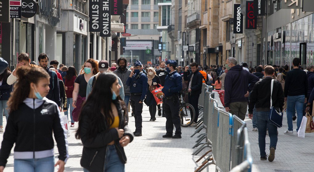 Rue Neuve Commerces - Coronavirus Masques - Belga Nicolas Maeterlinck