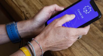Application Covid-19 SMartphone GSM - Illustration Belga Thierry Roge