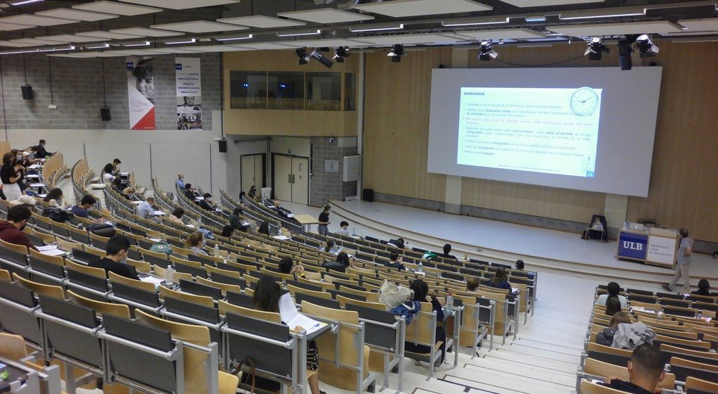 Examen Médecine Dentisterie Auditoire ULB Université - Belga Ophelie Delarouzée