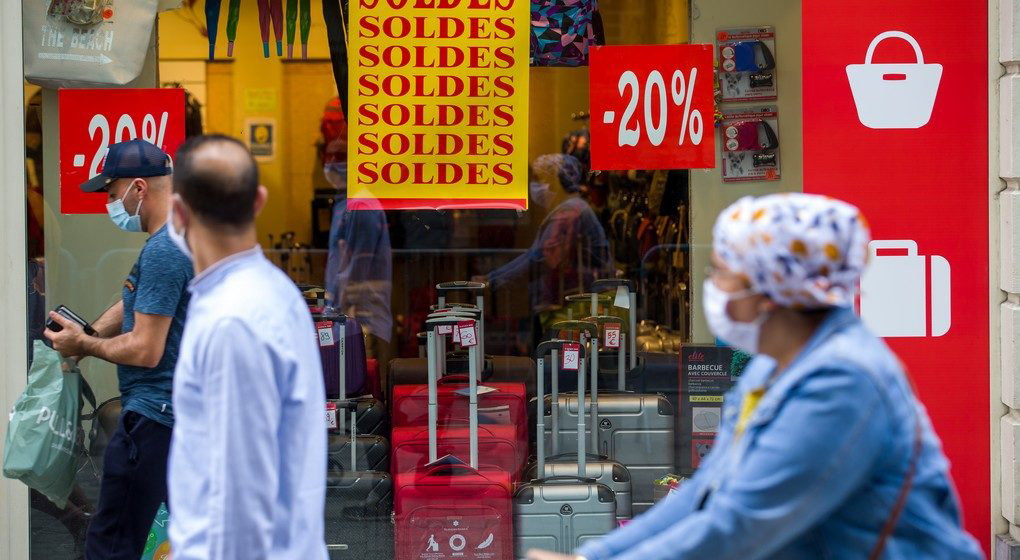 Soldes Magasin Rue Neuve Masques Août 2020 - Belga Nicolas Maeterlinck
