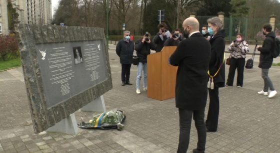 Stèle Loubna Lafquiri Hommage Attentats Molenbeek - Capture BX1