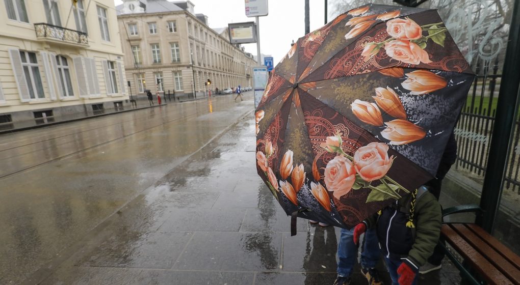 Vent Pluie Orage Tempête Rue Royale - Illustration Belga thierry Roge