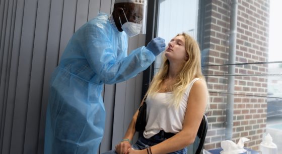 Test Covid-19 Coronavirus Pharmacie - Belga Eric Lalmand