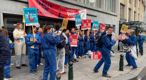 Action Comac PTB devant le siège de la FEB - Yassine Mossati BX1.jpg