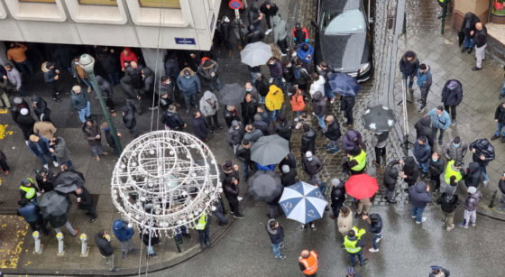 Manifestation des LVC en face du parlement bruxellois. - photo Belga/HATIM KAGHAT