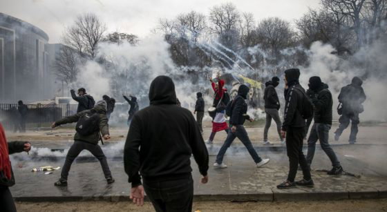 Manifestation Manifestants Violences Anti-CST Mesures sanitaires 23012022 - Belga Hatim Kaghat