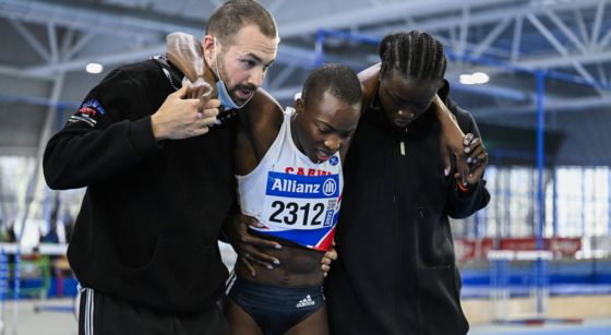 Cynthia Bolingo blessée - Championnats de Belgique d'athlétisme en salle 2022 - Belga Laurie Dieffembacq