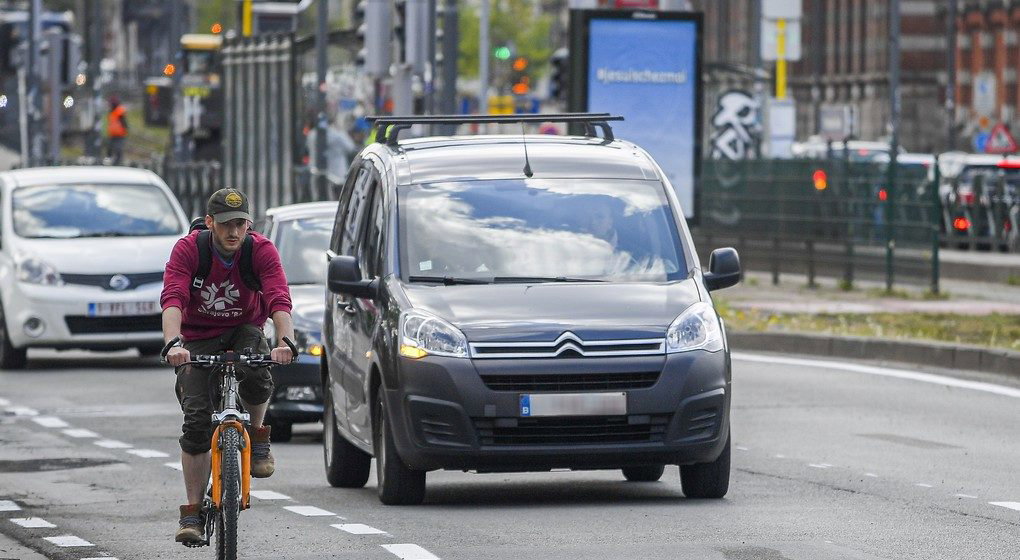 Vélo Voiture Piste cyclable Etterbeek - Belga Laurie Dieffembacq