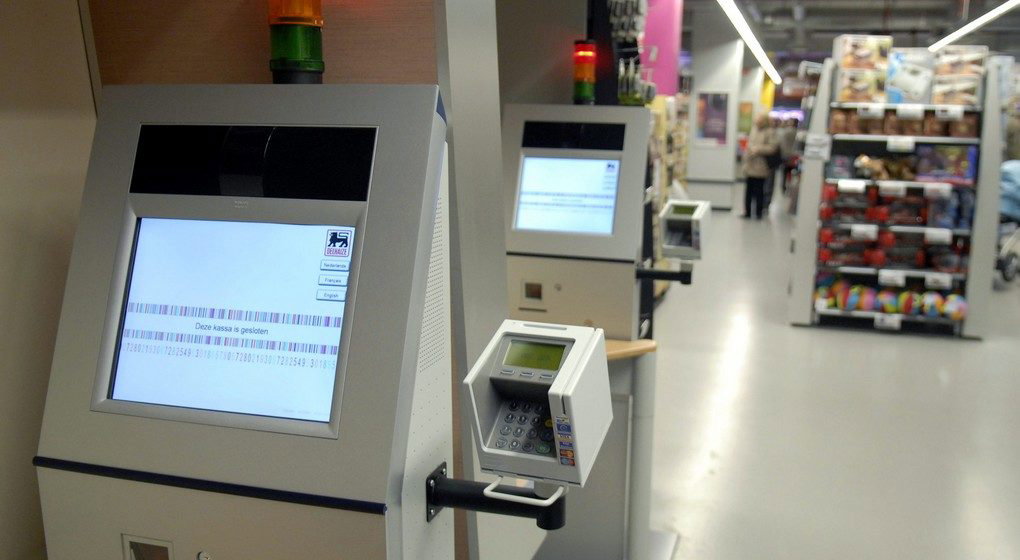Caisse automatique Delhaize Supermarché - Belga Dirk Waem