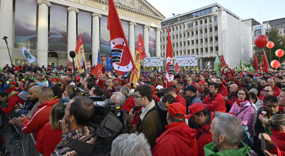 millitants place de la monnaie 21 septembre - Photo : Belga/ERIC LALMAND