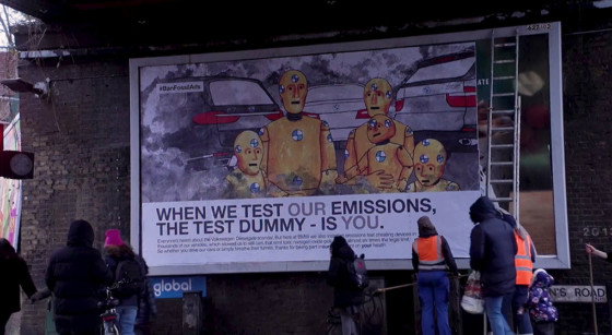 Extinction Rebellion détourne des publicités de Toyota et BMW en marge du Salon de l'Auto - Photo : Extinction Rebellion