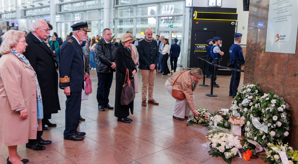Une minute de silence dans le hall des départs de l'aéroport de Zaventem
