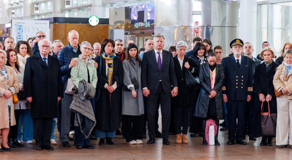 Une minute de silence dans le hall des départs de l'aéroport de Zaventem