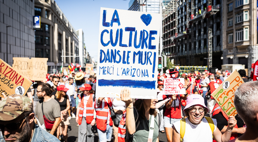 Journée d’action nationale : des dizaines de milliers de personnes manifestent contre un “gouvernement de menteurs”